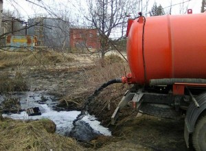 Чиновники дали ответ страдающим от канализационной вони